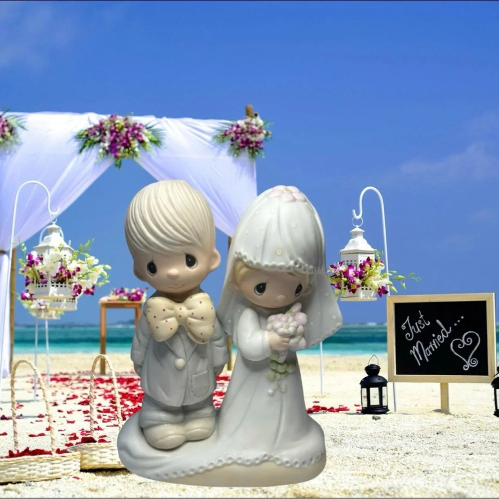 Precious Moments Wedding Figurine,The Lord Bless You And Keep You,1979